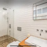 Casa vacanze Traditional Townhouse With Private Patio And Pool *