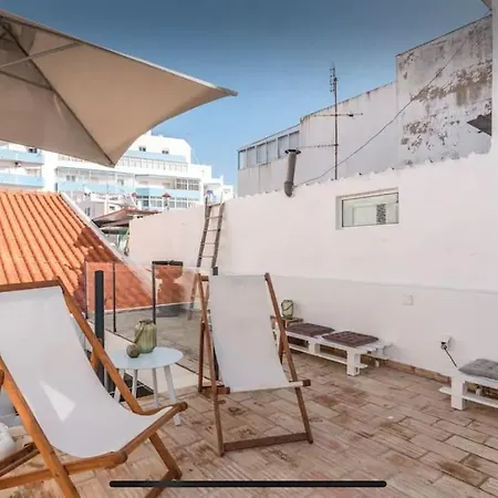 Traditional Townhouse With Private Patio And Pool 別荘 *
