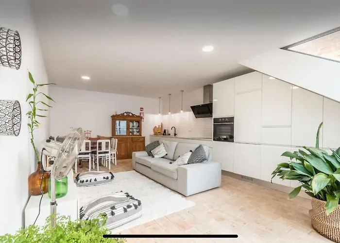 Traditional Townhouse With Private Patio And Pool ポルティマン