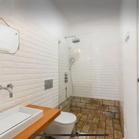 Traditional Townhouse With Private Patio And Pool Prázdninový dům *