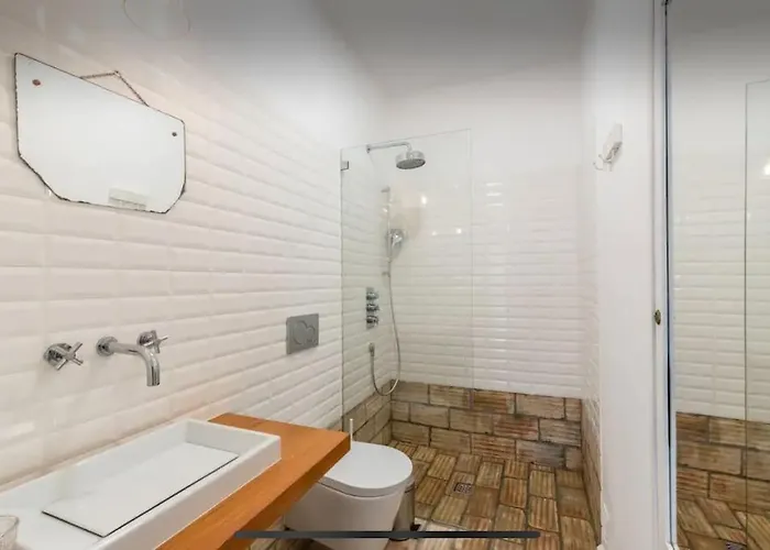 Traditional Townhouse With Private Patio And Pool Σπίτι διακοπών *