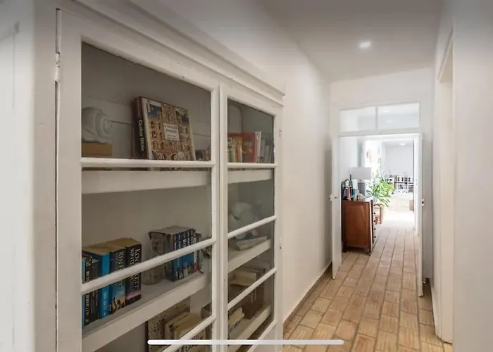 Будинок відпочинку Traditional Townhouse With Private Patio And Pool *