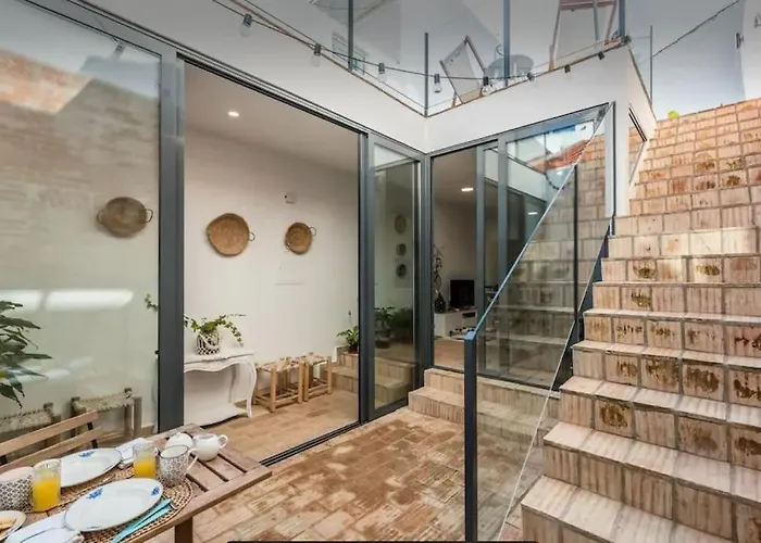 Traditional Townhouse With Private Patio And Pool Σπίτι διακοπών *