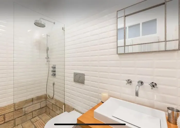 Σπίτι διακοπών Traditional Townhouse With Private Patio And Pool *