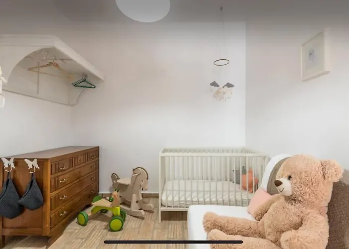 Dom wakacyjny Traditional Townhouse With Private Patio And Pool Portimão